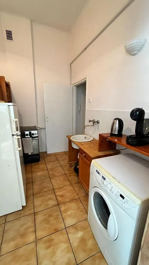 Nice Bedroom Near The Bus And Train Station Krakow Homestay