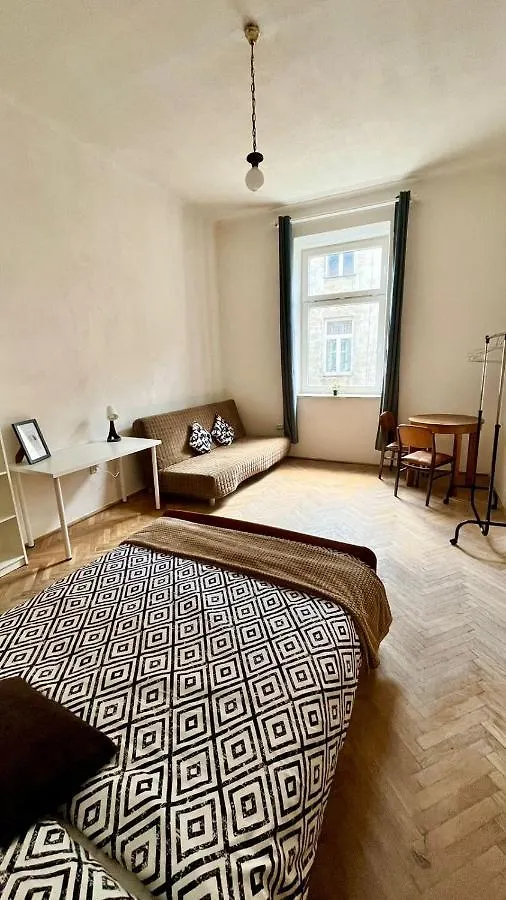 Nice Bedroom Near The Bus And Train Station Krakow