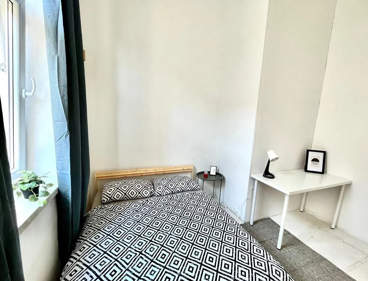 Nice Bedroom Near The Bus And Train Station Krakow