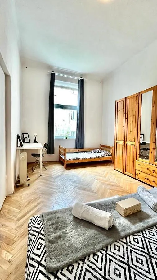 Homestay Nice Bedroom Near The Bus And Train Station Krakow